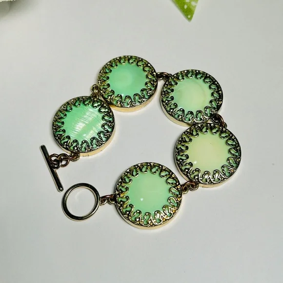 Vintage Abalone Sea Green Round Scrolled Gold Plated Toggle Bracelet - Picture 11 of 15